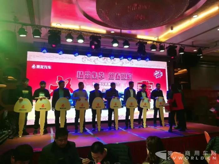 乘龍汽車(chē)早開(kāi)工，祝大家狗年大發(fā)！8.jpg